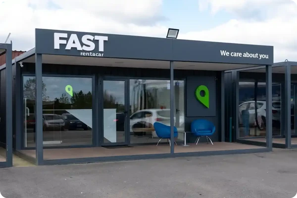 Illustratives Bild des Fast Rentacar-Büros mit Angeboten zur Autovermietung in Venedig und Treviso, ohne Kreditkarte und mit kostenloser Stornierung